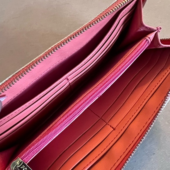 FOSSIL Wristlet Tan, Beige & Orange Leather Trim, Zip Around Wallet Full Size - Picture 4 of 7